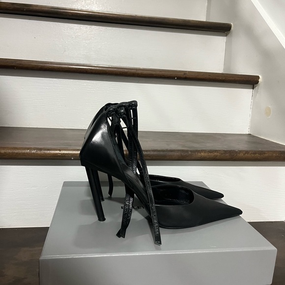 Luxury Ankle Strap Pointed Leather Pumps! - Picture 3 of 7